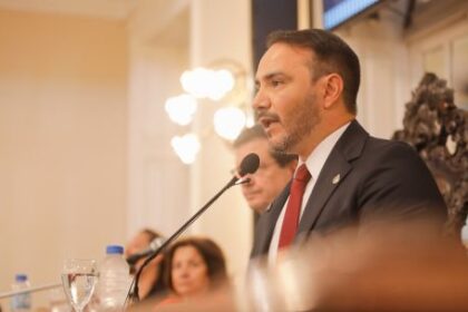 el-gobernador-de-corrientes-advirtio-que-el-aumento-a-judiciales-generaria-un-deficit-de-$48-mil-millones