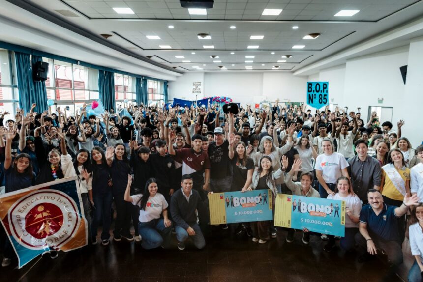 el-gobernador-de-misiones,-hugo-passalacqua-encabezo-el-lanzamiento-de-la-4°-edicion-del-bono-estudiantil:-“es-una-herramienta-para-que-trabajemos-todos-juntos”