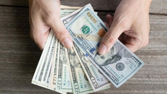 a-cuanto-cerro-el-dolar-hoy,-jueves-16-de-abril
