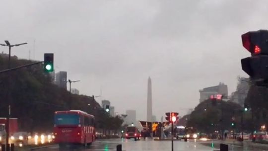 clima-en-ciudad-de-buenos-aires:-mediodia-nublado-y-marcas-termicas-estables-tras-las-lluvias-matinales