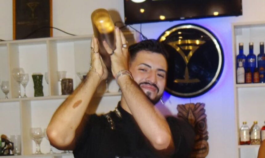 con-un-coctel-de-raiz-guarani,-martin-barrios-se-consagro-en-la-2°-copa-bartender-misiones-dorada