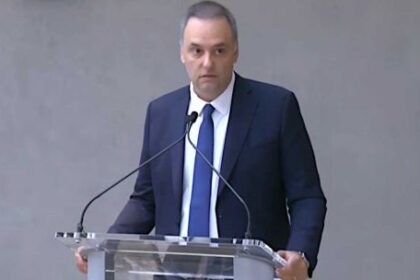 el-pro-marca-distancia-de-adorni:-criticas-internas-y-estrategia-de-“no-defender-ni-atacar”-en-diputados
