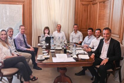 javier-milei-y-sus-medidas,-en-vivo:-en-medio-de-otro-escandalo-por-transferencias-bancarias,-adorni-vuelve-a-reunir-hoy-a-la-mesa-politica-de-lla