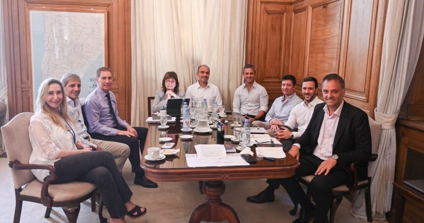 javier-milei-y-sus-medidas,-en-vivo:-en-medio-de-otro-escandalo-por-transferencias-bancarias,-adorni-vuelve-a-reunir-hoy-a-la-mesa-politica-de-lla