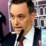 en-medio-de-la-batalla-judicial,-manuel-adorni-reaparecio-en-x-con-posteos-ironicos