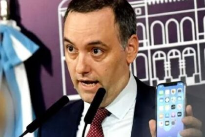 en-medio-de-la-batalla-judicial,-manuel-adorni-reaparecio-en-x-con-posteos-ironicos
