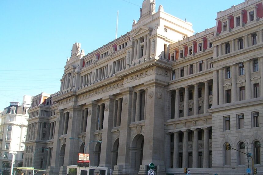 government-requests-supreme-court-to-overturn-labor-reform-suspension