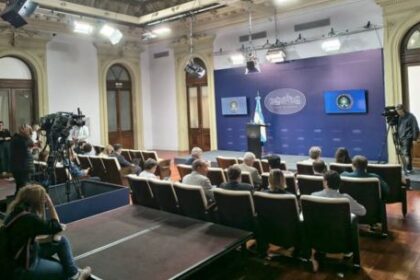 7-periodistas-acreditados-vuelven-a-la-casa-de-gobierno,-tras-restriccion-de-ingreso
