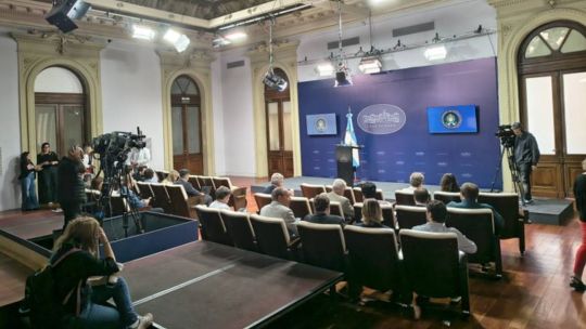 7-periodistas-acreditados-vuelven-a-la-casa-de-gobierno,-tras-restriccion-de-ingreso