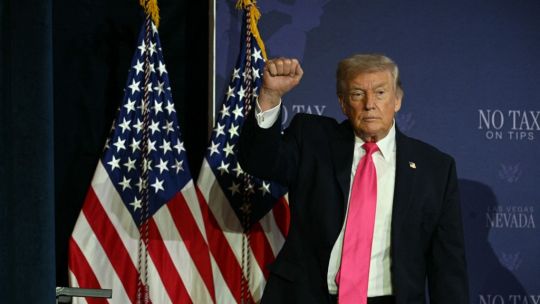 tres-indices-globales-coinciden:-la-democracia-de-estados-unidos-cayo-en-2025-a-su-peor-nivel-en-decadas