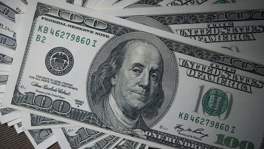 como-cerro-el-dolar-hoy,-viernes-17-de-abril