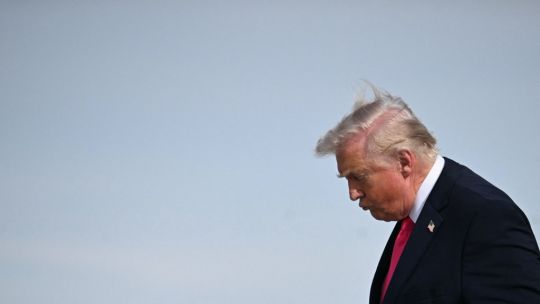 la-fe-que-no-convence:-el-70%-de-los-estadounidenses-cree-que-trump-no-es-religioso,-el-valor-mas-alto-desde-2020