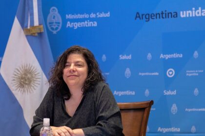 citaron-a-indagatoria-a-la-exministra-carla-vizzotti-y-al-empresario-hugo-sigman-por-el-retraso-en-comprar-vacunas-contra-el-coronavirus