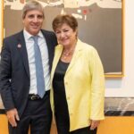 tras-el-anuncio-del-acuerdo,-caputo-se-reunio-con-kristalina-georgieva-en-el-cierre-de-la-cumbre-del-fmi:-“la-relacion-es-de-mucha-confianza”