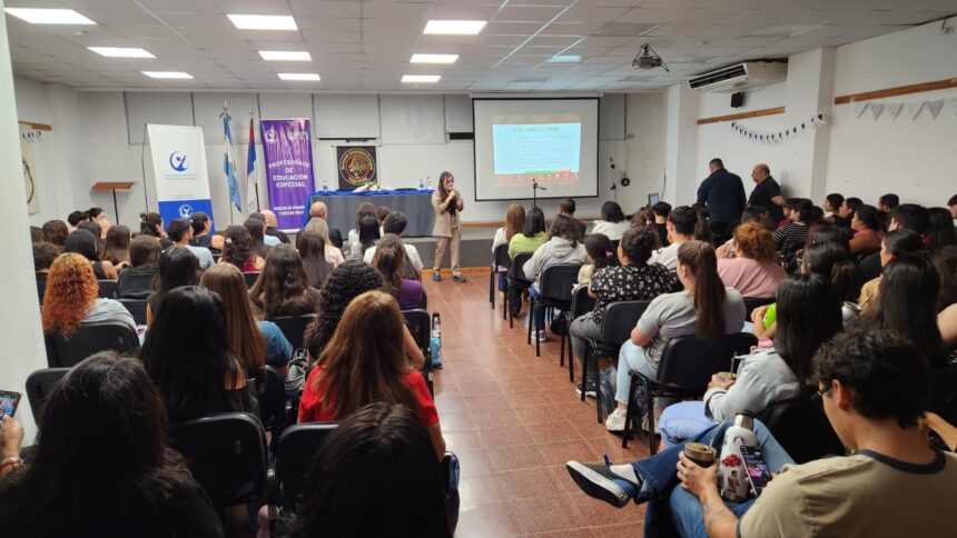 posadas-|-con-mas-de-300-inscriptos,-fapadhea-abrio-sus-jornadas-sobre-autismo-con-alta-participacion-presencial-y-virtual