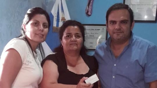la-familia-huesen-acumula-cargos,-mientras-regala-medicamentos-en-tucuman