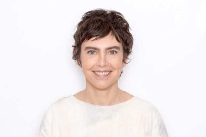 adriana-calcanhotto:-“las-canciones-pueden-decir-lo-que-no-se-puede”