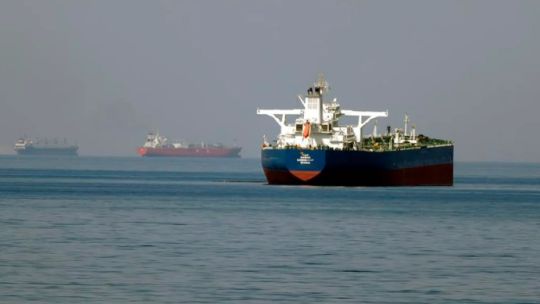iran-ataco-petroleros-y-volvio-a-cortar-el-estrecho-de-ormuz,-en-libano-mataron-a-un-casco-azul-frances
