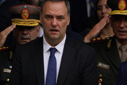 “si-milei-recupera-las-malvinas,-tampoco-lo-puede-capitalizar-porque-adorni-hoy-es-el-centro-de-todo”:-la-particular-analogia-del-biografo-del-presidente