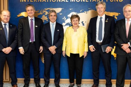 caputo-y-el-fmi:-entretelones-de-la-reunion-con-georgieva-y-como-se-lograron-los-millones-en-garantias-de-los-bancos-multilaterales