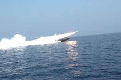 iran-ataco-a-un-petrolero-en-el-estrecho-de-ormuz-y-crece-la-tension-en-una-ruta-clave-del-petroleo