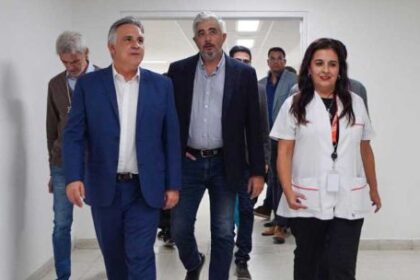 llaryora-presiona-a-milei-por-el-pami-y-la-oposicion-le-apunta-al-apross-en-el-interior