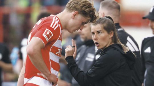 historico:-debuto-la-primera-mujer-entrenadora-en-la-liga-de-alemania