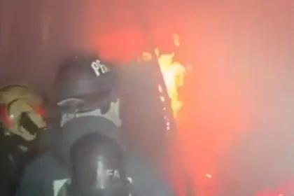 se-incendio-el-edificio-libertad,-sede-de-la-armada-argentina:-evacuaron-a-75-personas-y-hubo-importantes-danos