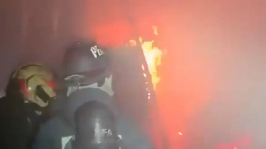 se-incendio-el-edificio-libertad,-sede-de-la-armada-argentina:-evacuaron-a-75-personas-y-hubo-importantes-danos