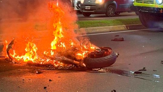 terrible-choque-en-gonnet:-murio-un-motociclista-en-el-siempre-temible-camino-centenario