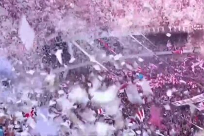 video-|-el-espectacular-recibimiento-a-river-en-el-superclasico-y-el-foco-de-incendio-rapidamente-extinguido-en-la-platea-alta-del-monumental