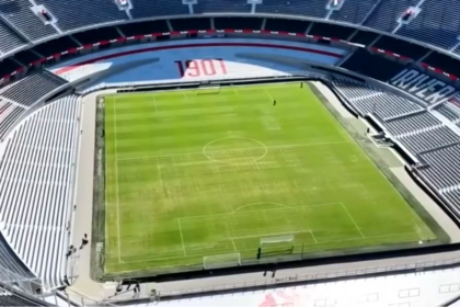 asi-estaba-el-campo-de-juego-del-monumental-minutos-antes-del-inicio-del-superclasico