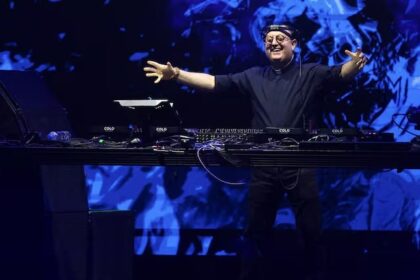 guilherme-peixoto-en-plaza-de-mayo:-el-cura-dj-toco-para-una-multitud-en-homenaje-al-papa-francisco