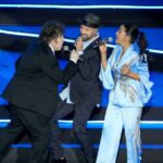 javier-milei-volvio-a-subirse-al-escenario:-canto-libre-durante-el-ensayo-de-la-ceremonia-del-dia-de-la-independencia-de-israel