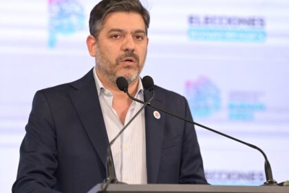 carlos-bianco-debio-ser-operado-de-urgencia-en-barcelona,-mientras-acompanaba-a-kicillof