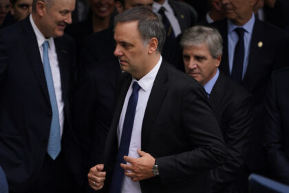 sturzenegger-tironea-con-caputo-y-pettovello-por-el-ajuste-en-economia-y-capital-humano