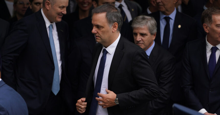 sturzenegger-tironea-con-caputo-y-pettovello-por-el-ajuste-en-economia-y-capital-humano