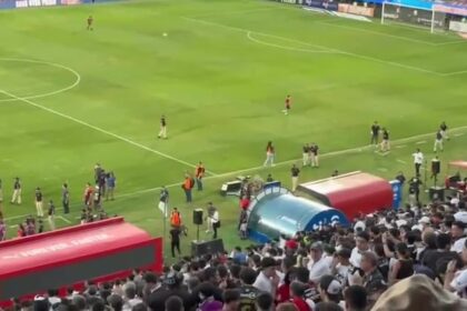 se-suspendio-el-clasico-paraguayo-entre-olimpia-y-cerro-porteno-por-incidentes-entre-los-hinchas-y-la-policia