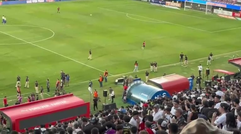 se-suspendio-el-clasico-paraguayo-entre-olimpia-y-cerro-porteno-por-incidentes-entre-los-hinchas-y-la-policia