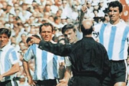 la-expulsion-de-rattin-en-1966:-el-origen-historico-de-las-tarjetas-en-el-futbol