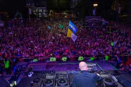 el-padre-guilherme,-el-‘dj-priest’,-mezcla-religion-y-rave-en-homenaje-en-buenos-aires-al-papa-francisco