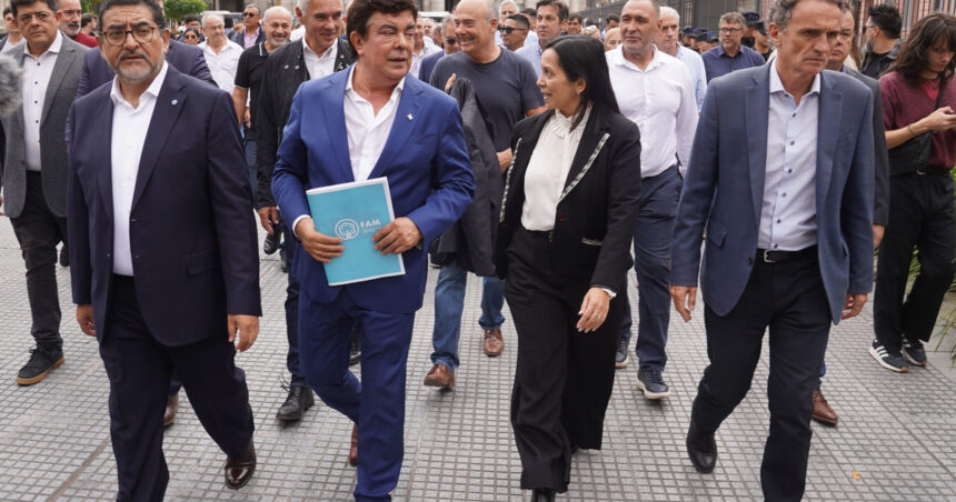 intendentes-del-conurbano-alertan-por-la-caida-de-la-recaudacion-y-la-mayor-demanda-de-asistencia,-pero-aseguran-que-no-hay-riesgo-de-estallido