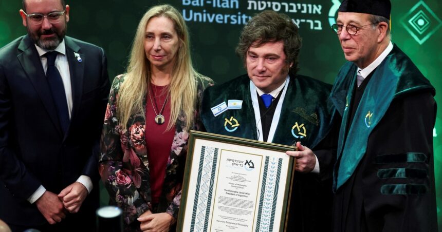 javier-milei-y-sus-medidas,-en-vivo:-el-presidente-recibio-un-doctorado-honoris-causa-en-israel-y-volvio-a-apuntar-contra-iran-al-asegurar-que-“con-determinadas-culturas-no-vamos-a-poder-convivir”