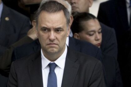 semana-dificil-para-manuel-adorni:-la-justicia-indaga-sobre-la-compra-de-propiedades-y-reformas-de-lujo
