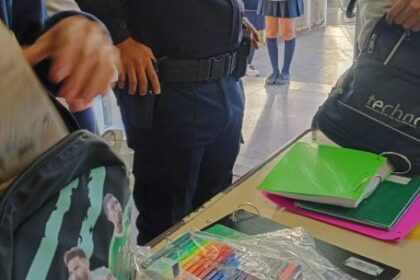 tolerancia-cero:-la-policia-advirtio-que-los-padres-pagaran-por-las-amenazas-de-tiroteo-en-las-escuelas