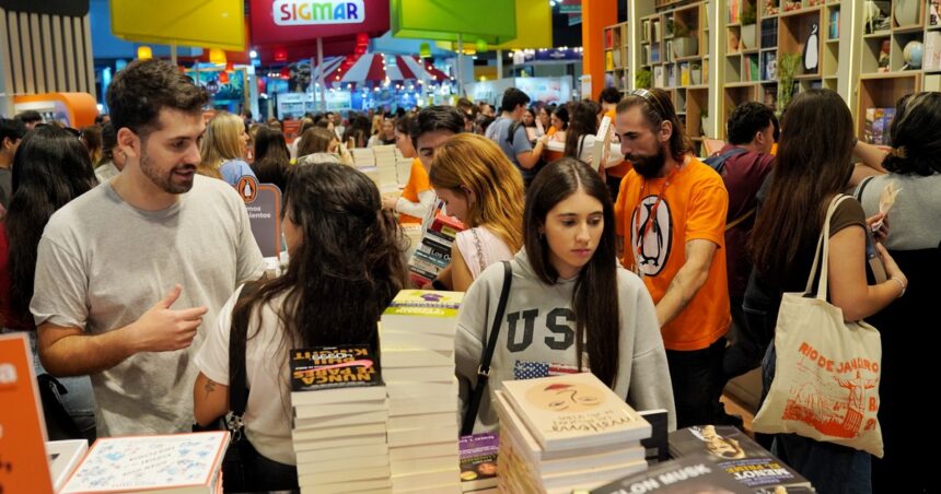 precios,-ofertas-e-invitados,-todo-lo-que-hay-que-saber-sobre-la-feria-del-libro-que-empieza-el-jueves