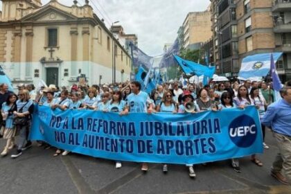 conflicto-docente:-tension-y-disturbios-en-la-uepc-durante-la-votacion