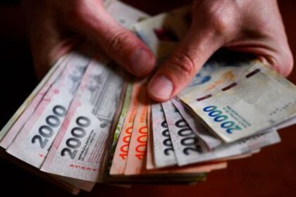 los-salarios-volvieron-a-perder-contra-la-inflacion-en-febrero,-segun-el-indec
