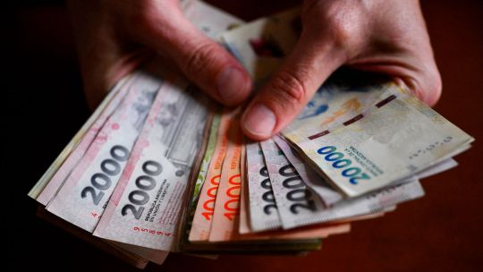 los-salarios-volvieron-a-perder-contra-la-inflacion-en-febrero,-segun-el-indec