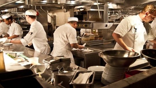crisis-en-restaurantes:-como-se-reinventa-el-sector-gastronomico